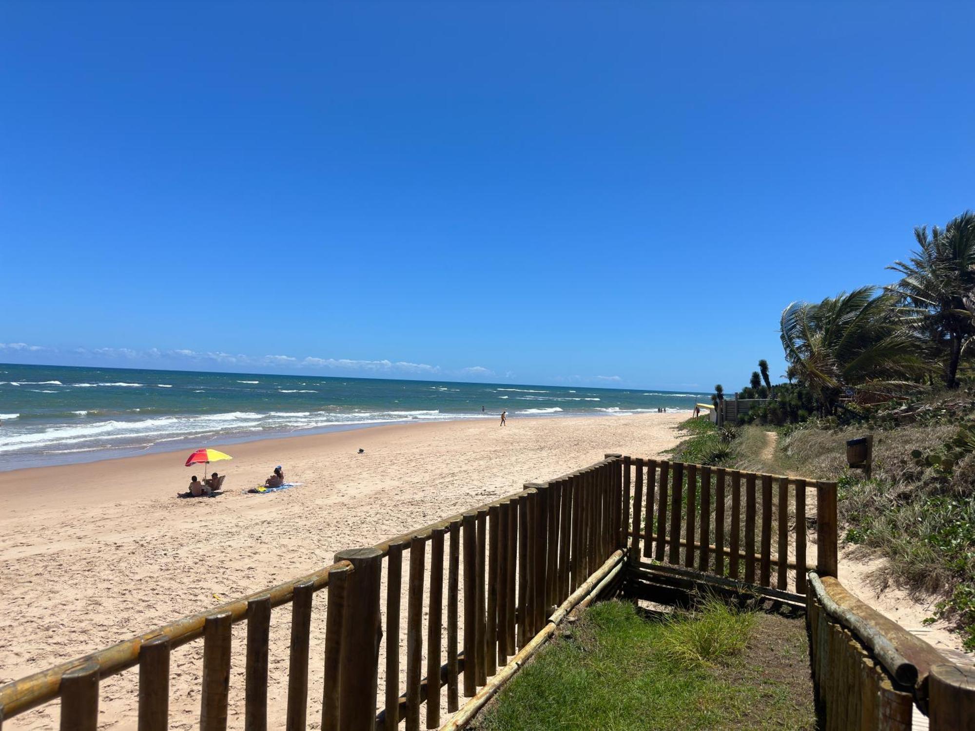 Flat Guarajuba 4 Quartos Terreo A Beira Mar - Pe Na Areia - Governanca Com Arrumadeira E Wi Fi Inclusos Camassari Экстерьер фото